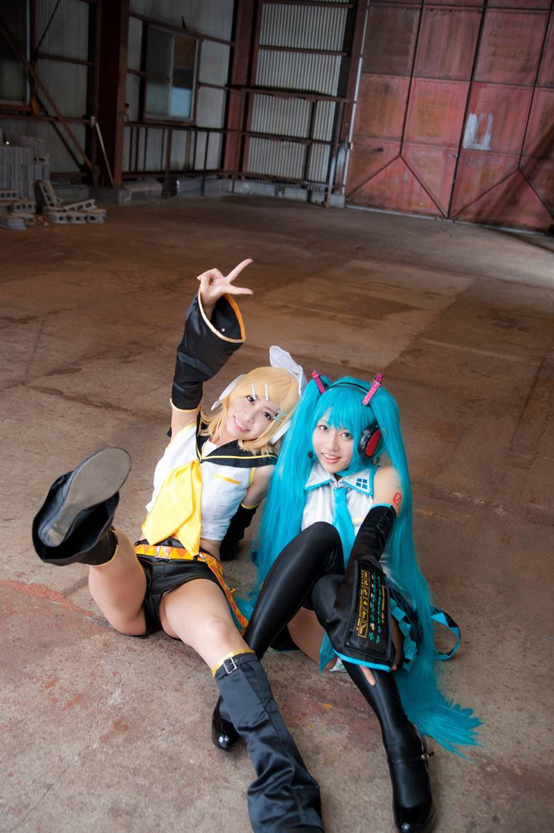 [Cosplay]   cos制服双姐妹